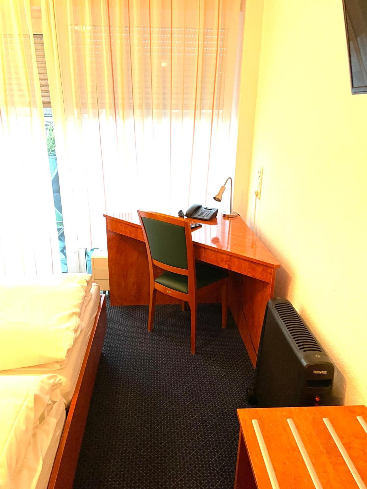 Hotel Merkenich Cologne Luaran gambar